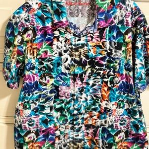 Men’s Robert Graham short sleeve shirt.